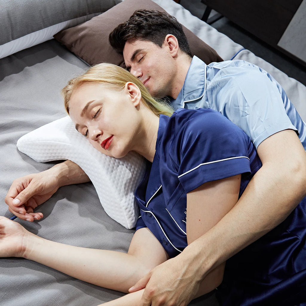 Arched Memory Foam Cuddle Pillow | Welloam